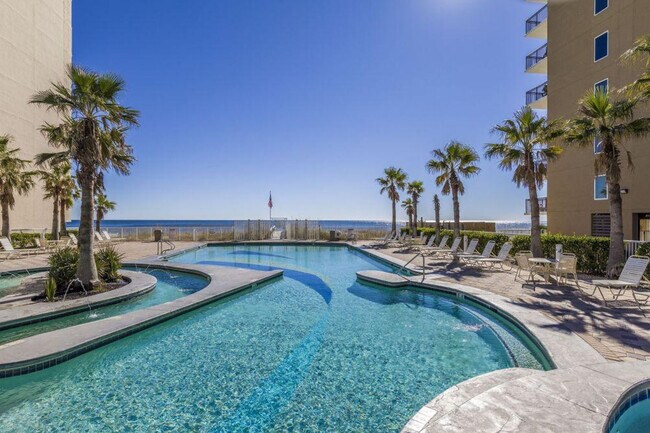 Foto del edificio - 1010 W Beach Blvd