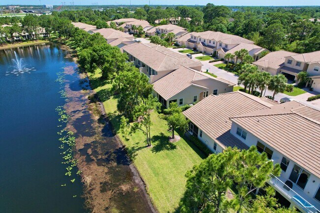 Foto del edificio - 8110 Carnoustie Pl