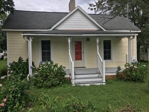 Building Photo - 402 Madkins St