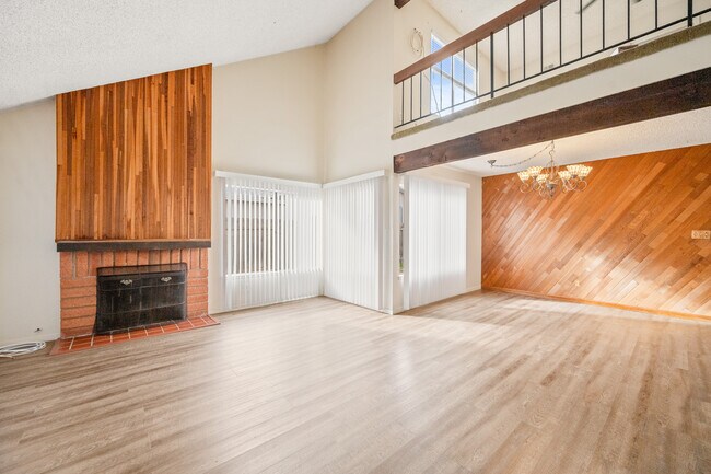 Foto del edificio - Wonderful Large House in Mira Mesa Now Ava...