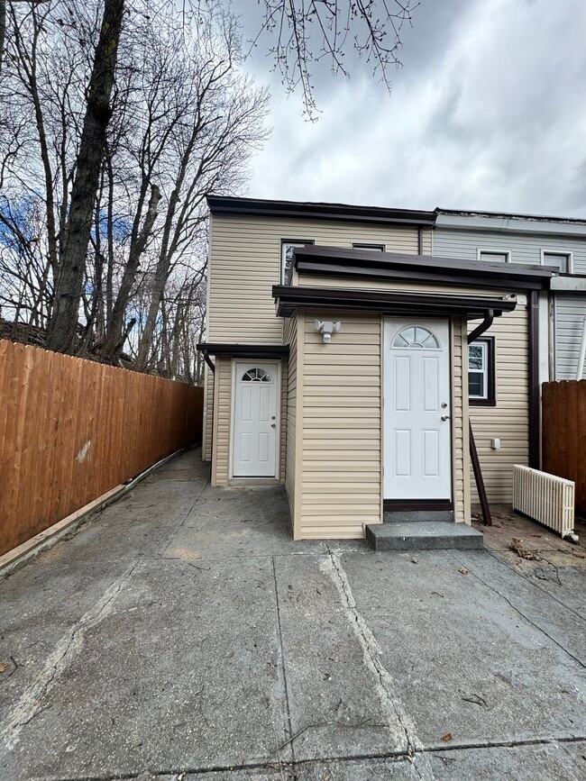 Building Photo - 10002 92nd Ave