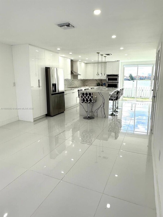 Foto del edificio - 10730 NW 7th St