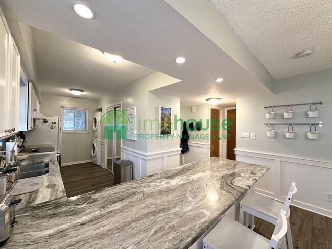 Foto del edificio - 3200 Lynnhaven Dr