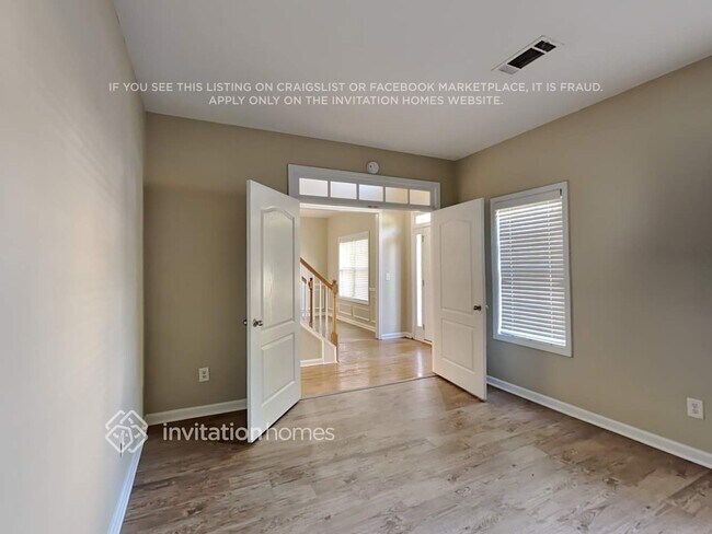 Building Photo - 3088 Woodmere Dr