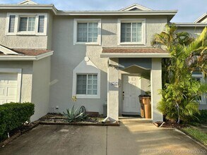 Building Photo - 4747 SW 14th St