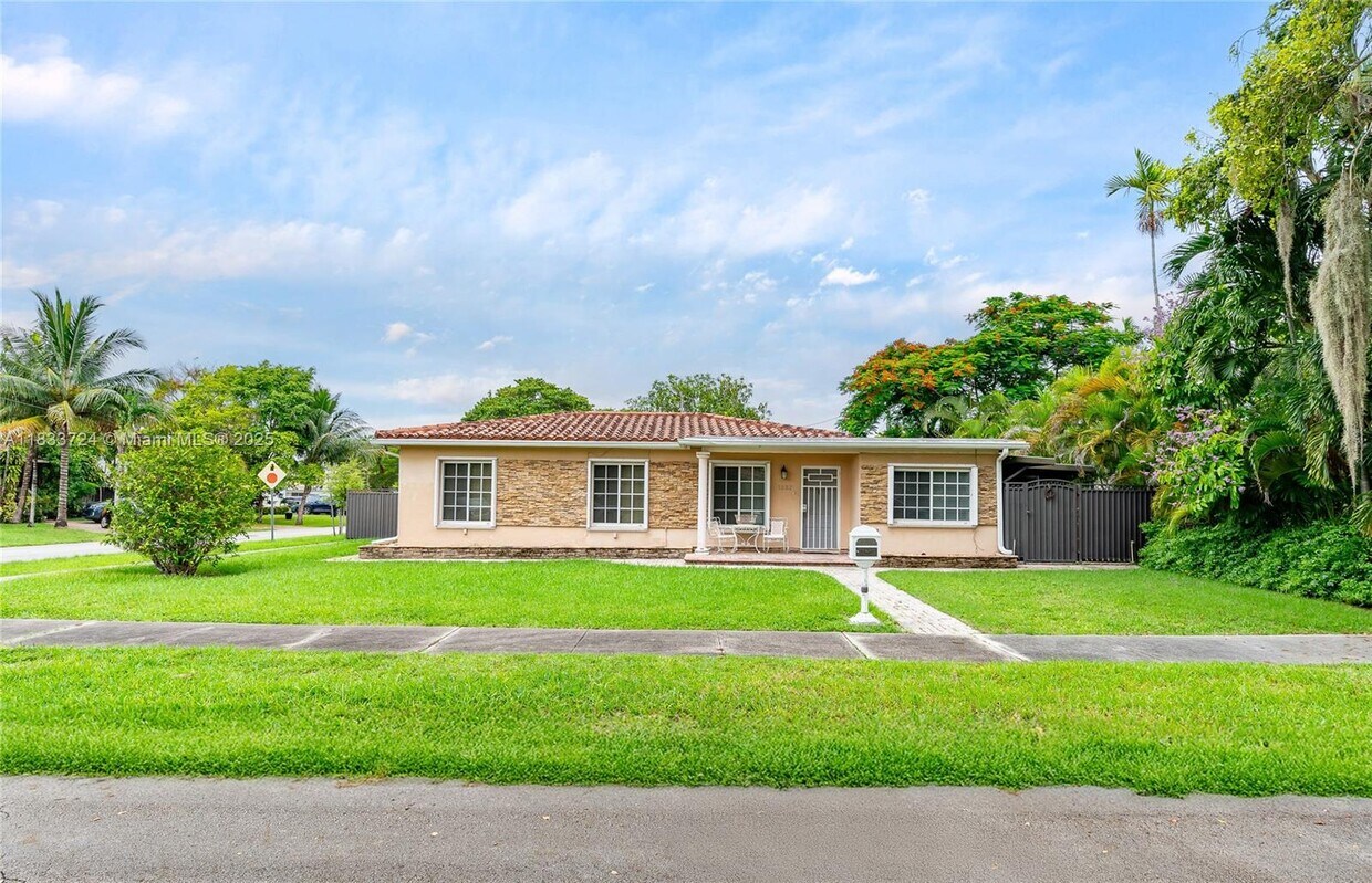 Foto principal - 1832 SW 62nd Pl