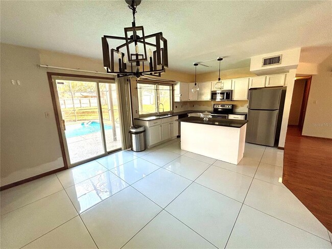 Building Photo - 5419 Twin Palms Rd