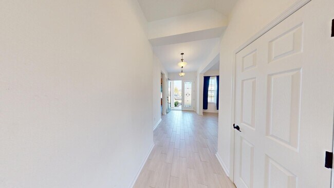 Foto del edificio - 4BR/ 4.5BA Beautiful Home In Eagles Landing