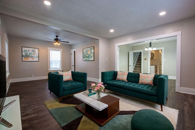 Photo - 3 Bedroom / 2 Bath Home with Garage off 45th and Leavenworth!