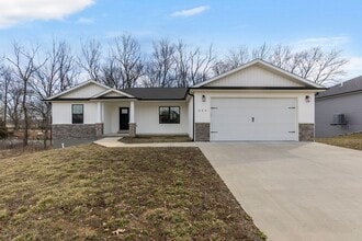 Building Photo - 524 Old Poplar Rd