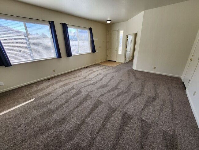 Foto del edificio - Stunning 3-Bedroom Home in Desirable North...