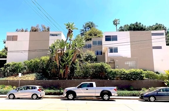 Foto del edificio - 2100 Griffith Park Blvd