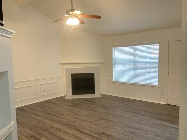 Building Photo - 2208 Woodland Oaks Dr