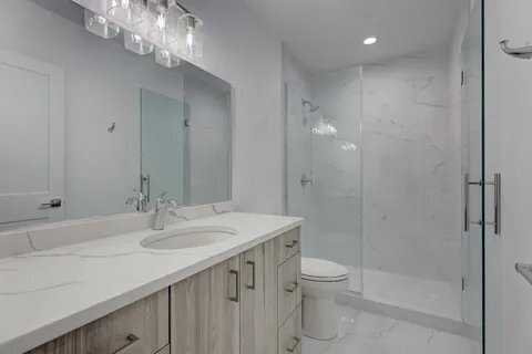 Foto del edificio - 8110 Lincoln Ave