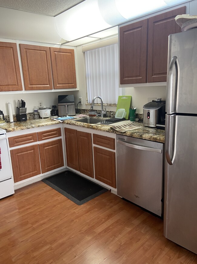 Photo - 9641 Riverside Dr Apartment