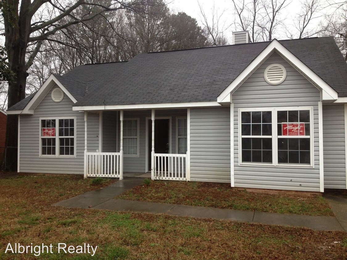 Primary Photo - 219 McFadden St