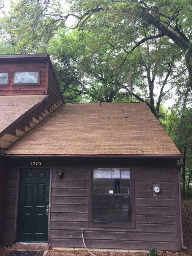 Primary Photo - 1270 High Rd