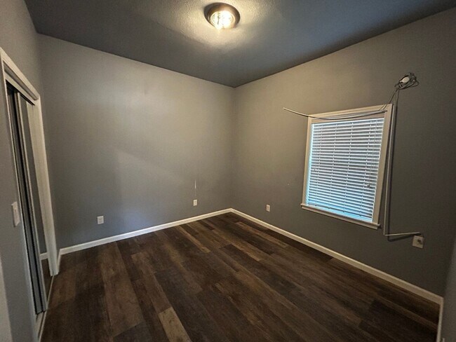 Foto del edificio - Renovated 2BR Home with Parking & Outdoor Space – Near Lake Merritt