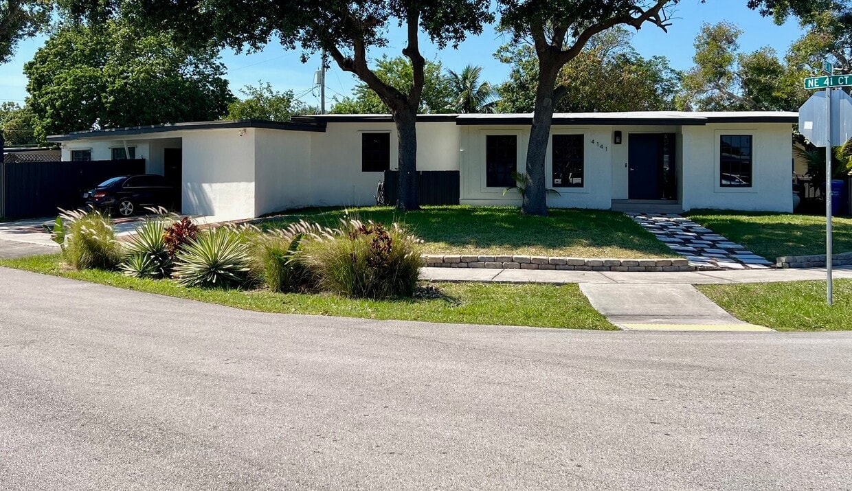 Front View - 4141 NE 16th Ave