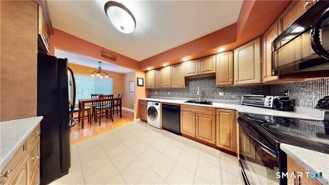 Foto del edificio - 125 Warner Hill Rd