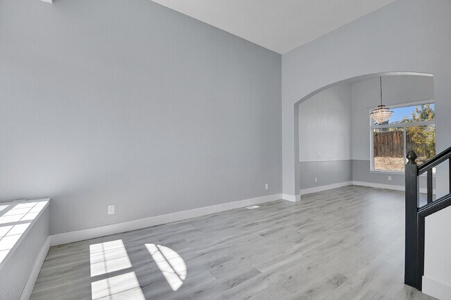 Foto del edificio - $3,040.95 - 3 Bed, 3-Bath Home in Aurora with In Unit Laundry and Central AC
