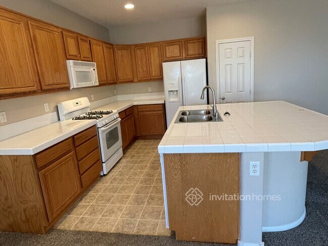 Building Photo - 7572 Coyote Cave Ave