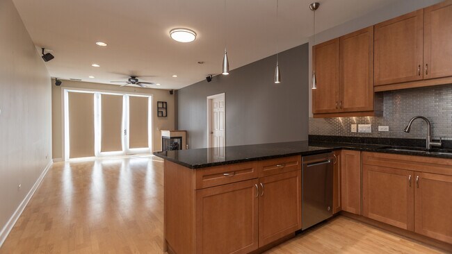 Building Photo - 4553 N Magnolia Ave