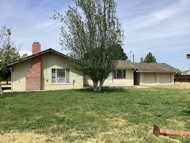 Foto del edificio - **NOW AVAILABLE!! COUNTRY HOME IN LOS BANOS