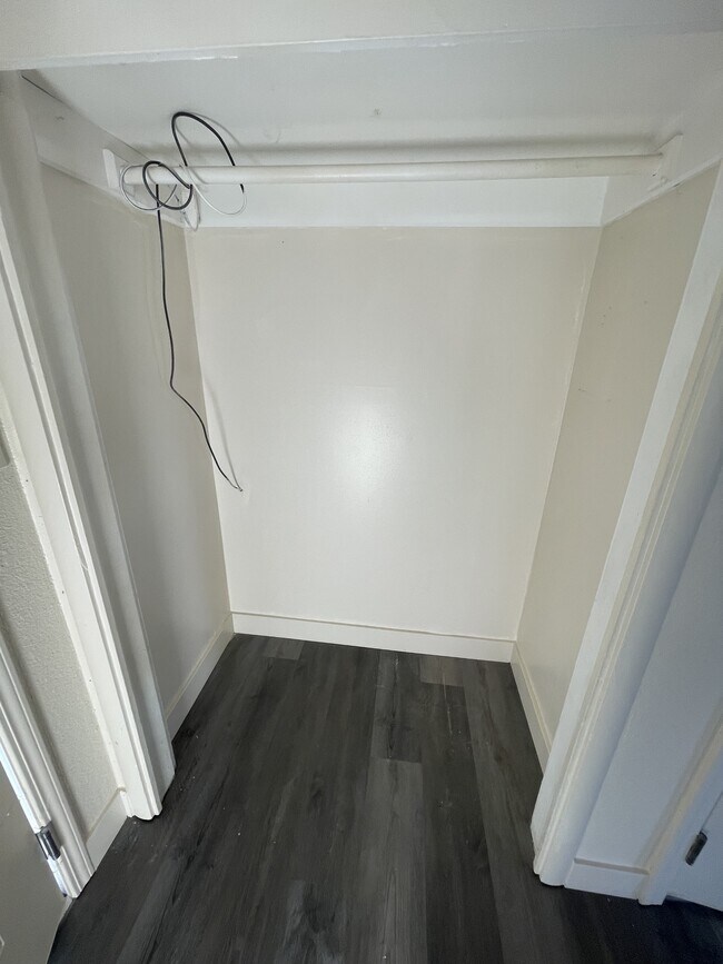 Foto del edificio - 1215 Whyler Rd