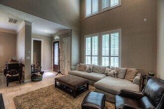 Building Photo - 1043 Memorial Village Dr