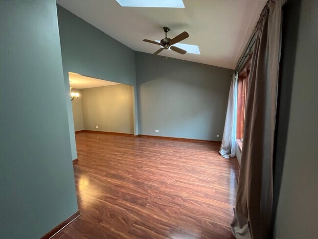 Foto del edificio - 556 Beaconsfield Ave