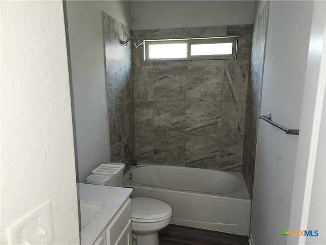 Foto del edificio - 624 Parkfield Ln