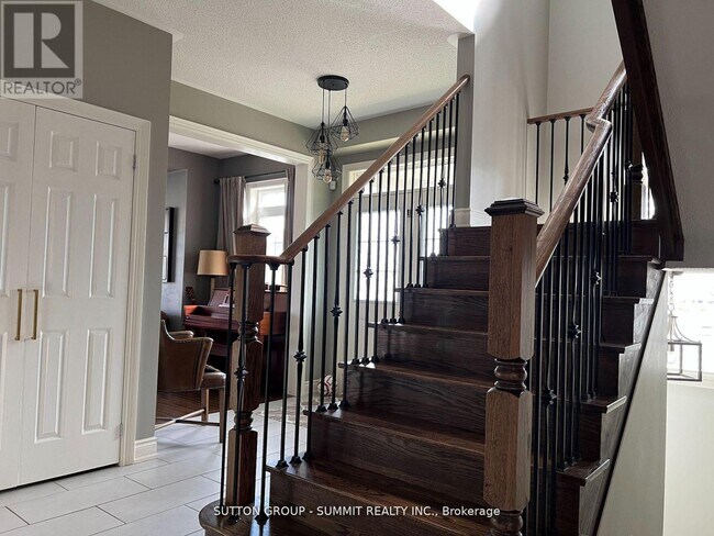 Photo du bâtiment - 5456 Oscar Peterson Blvd