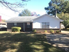 Building Photo - 752 Amity Ln