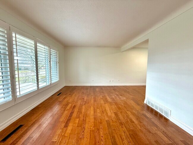 Photo du bâtiment - 90 Rochelle Dr