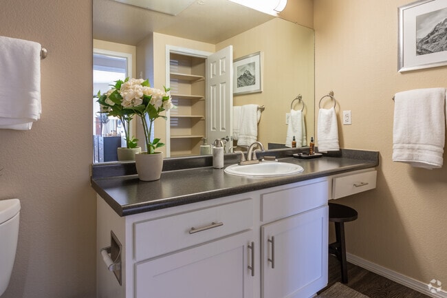 1BR, 1BA - A1 West - IMT Cherry Creek