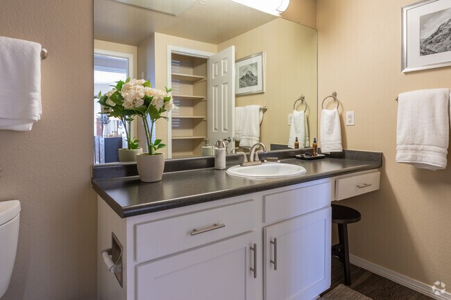 1BR, 1BA - A1 West - IMT Cherry Creek