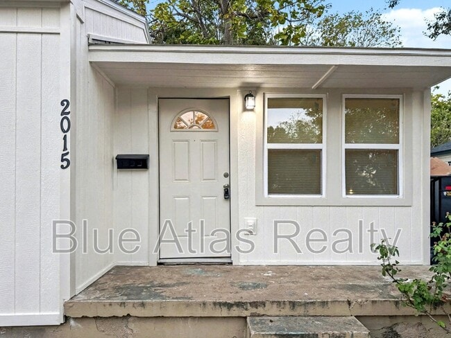 Photo - 2015 Glenfield Ave House