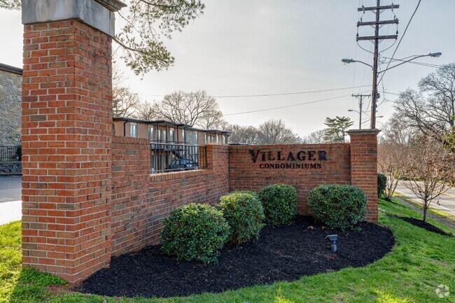 Building Photo - 2601 Hillsboro Pike
