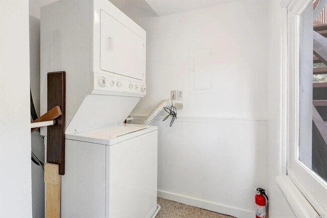 Building Photo - 303 Dawn Ct