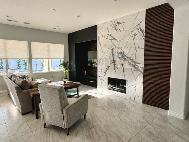 Foto del edificio - 43244 Freesia Pl