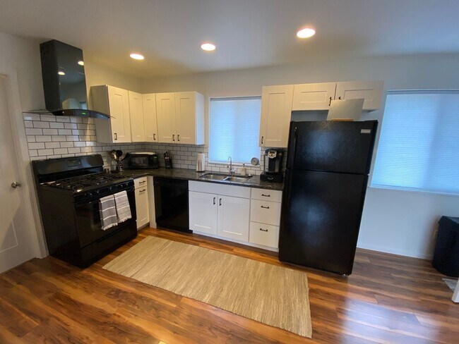 Foto del edificio - Fully furnished  1 Bedroom Apartment Month...