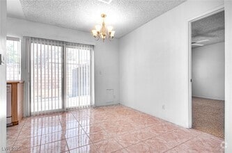 Building Photo - 6211 Meadow Brook Ln