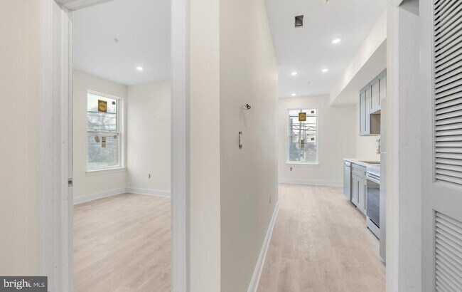 Foto del edificio - 6601 Ridge Ave
