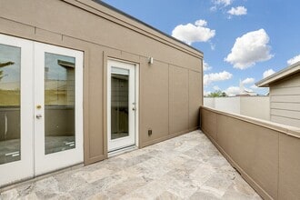 Building Photo - 2613 Waugh Dr