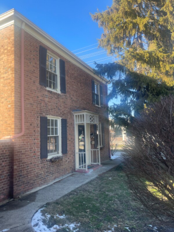 6763 Murray, Cincinnati Mariemont, OH 45227 Townhome Rentals in