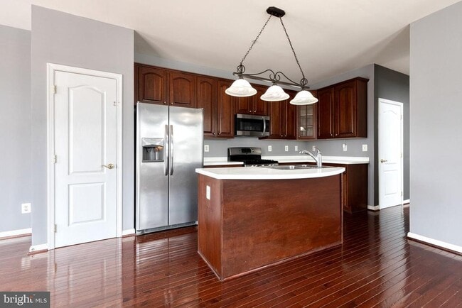 Foto del edificio - 1942 Glenroths Dr