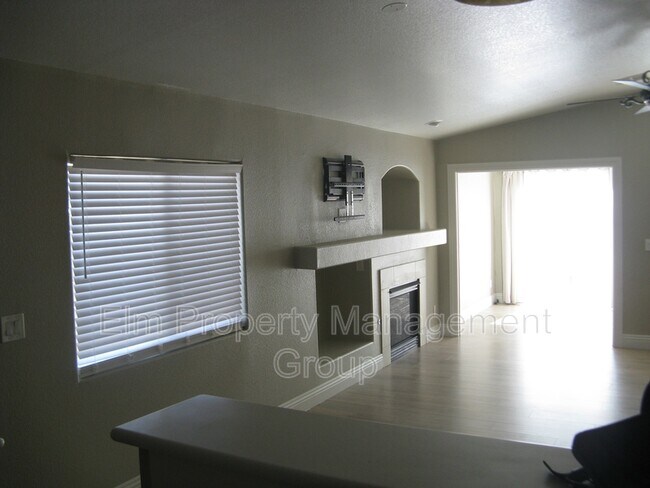 Foto del edificio - 6084 Camden Cove St