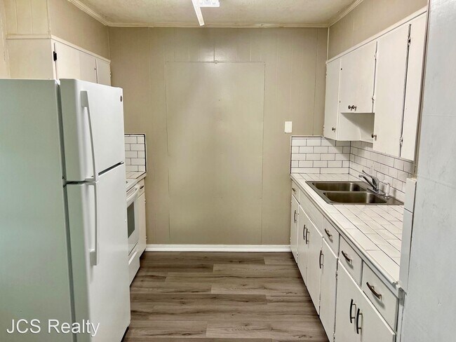 Building Photo - 3 br, 1 bath House - 2406 Circle Dr.