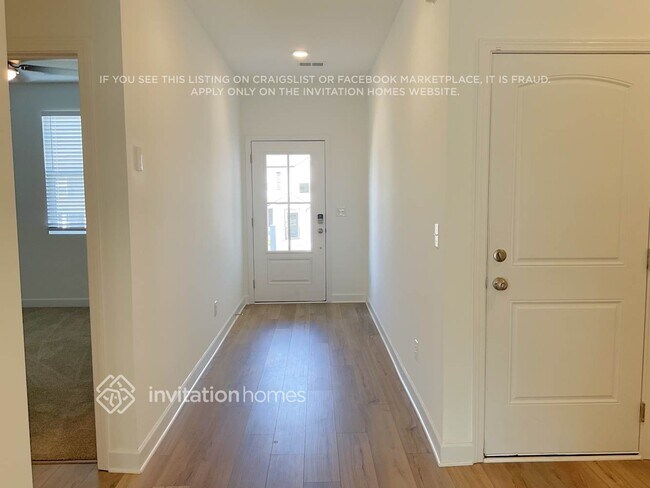 Foto del edificio - 204 E Millbrook Dr